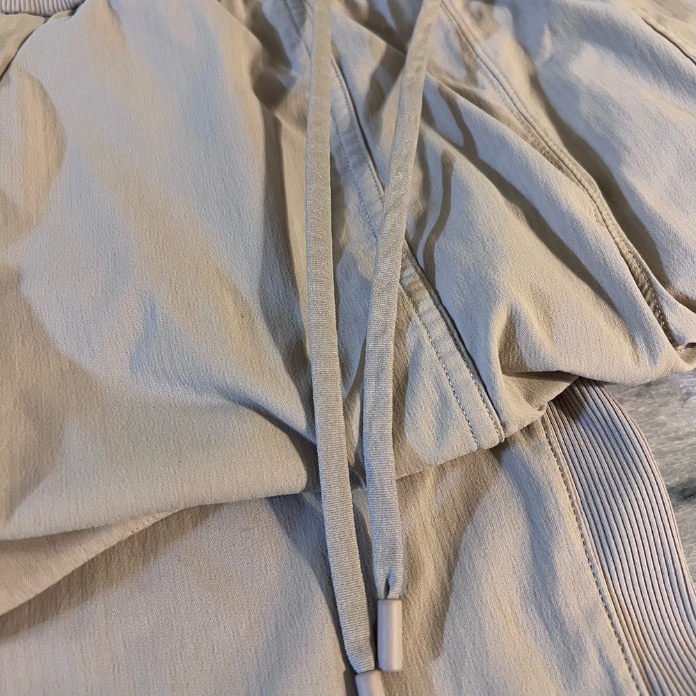 Lululemon Beyond the Studio Crop - Picture 16 of 16